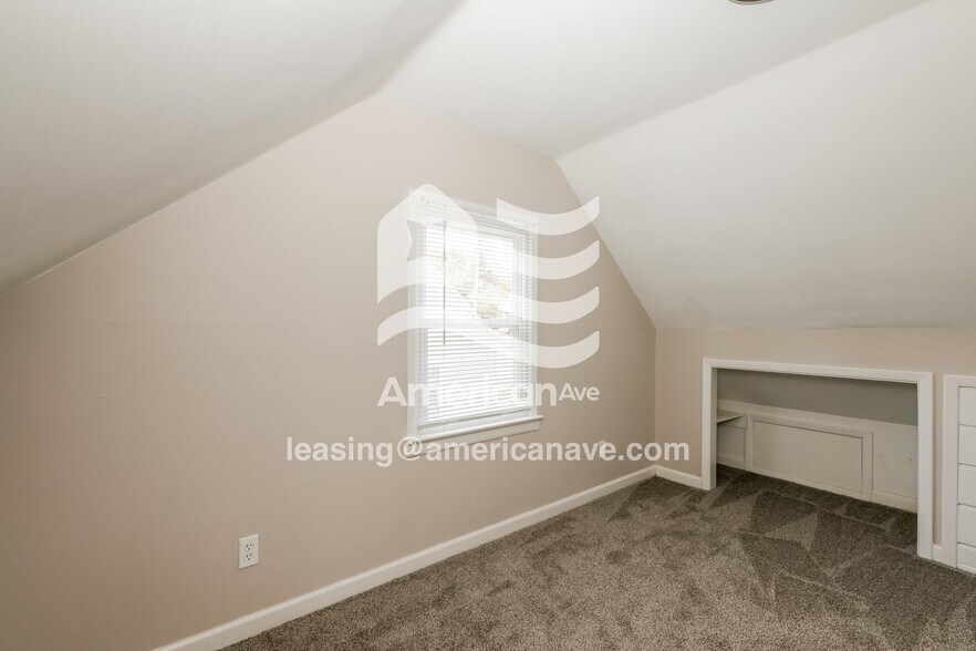 Building Photo - 4764 Burkhardt Ave