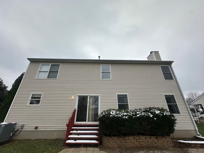 Building Photo - 4BR / 2BA Home in Middletown with Two Car Garage For Rent!