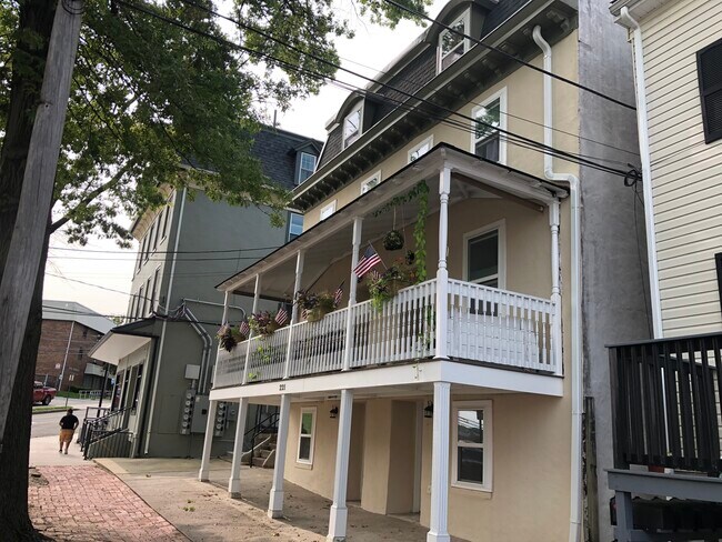 Primary Photo - 221 High St