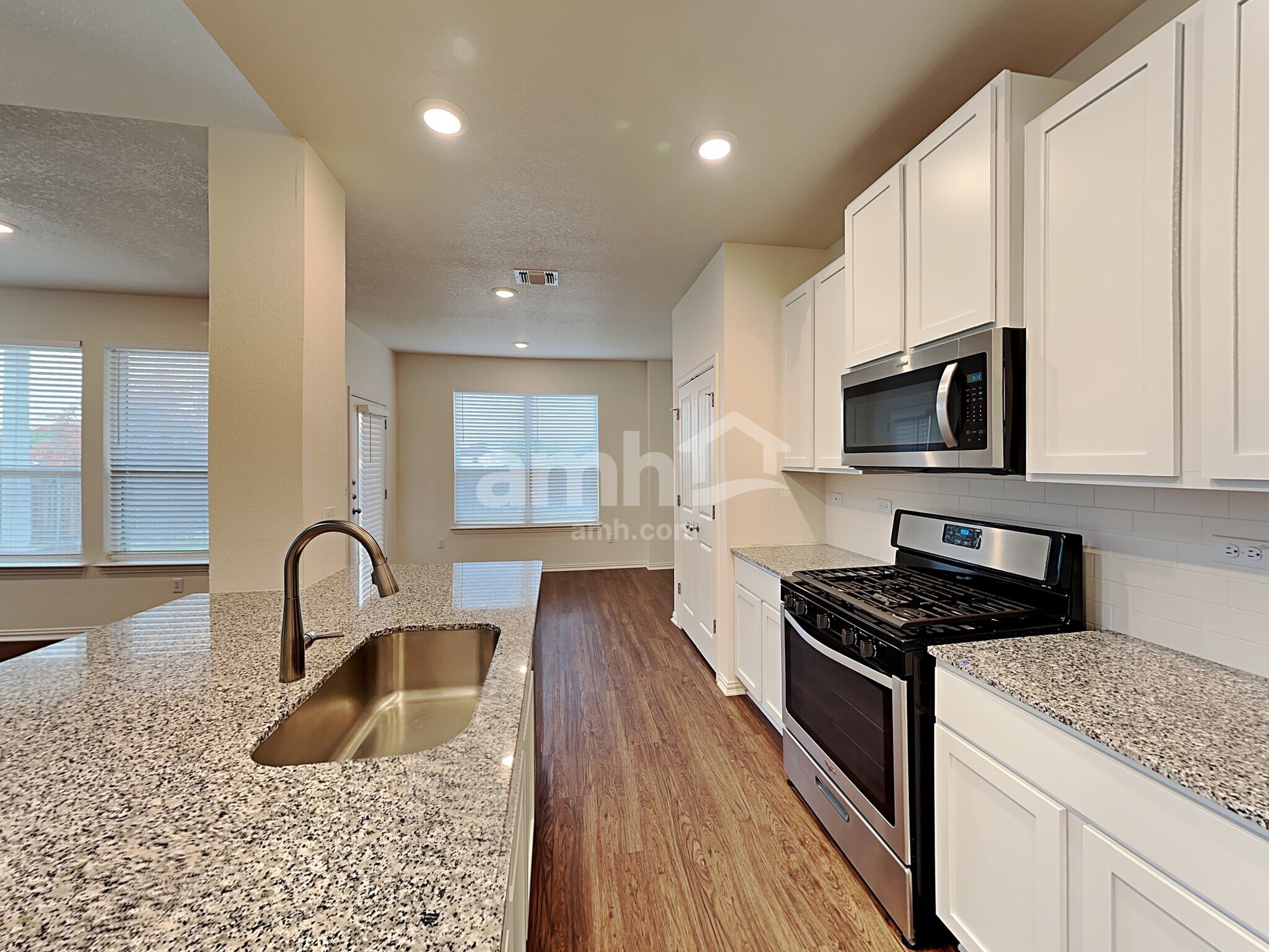 Building Photo - 413 Pebble Bend