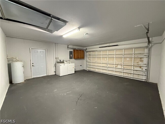 Building Photo - 1371 14th Ave NE