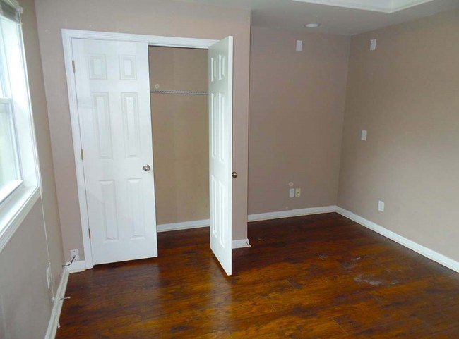 Building Photo - 1560-1581 Laurel Park Pl SW