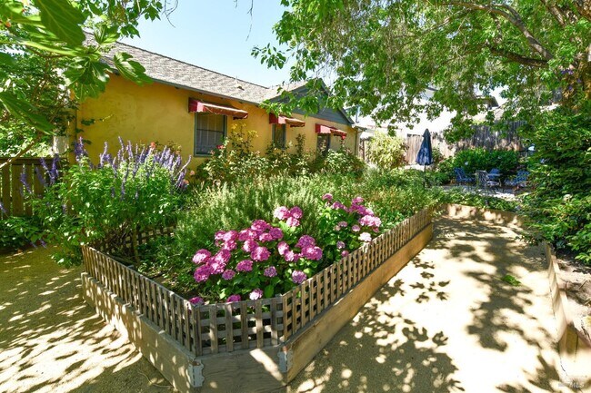 Building Photo - 4 Ramona Ave