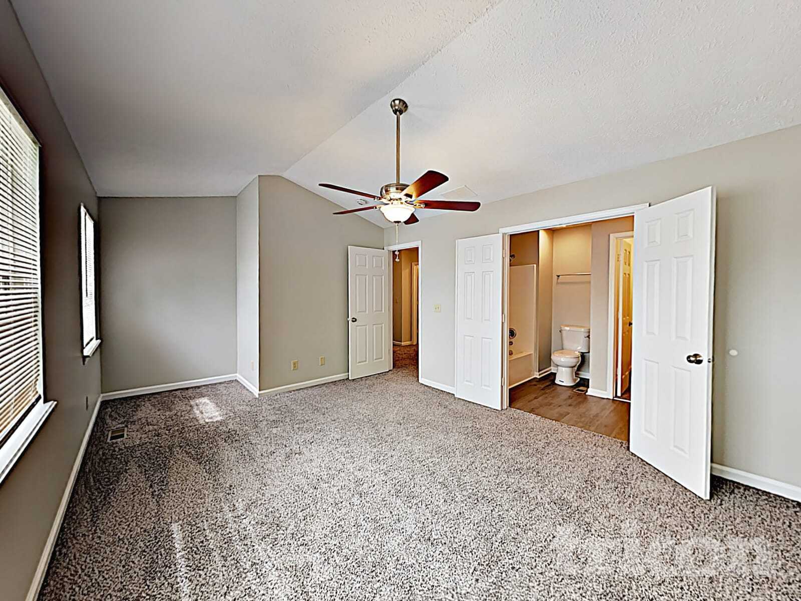 Building Photo - 8420 Country Club Blvd