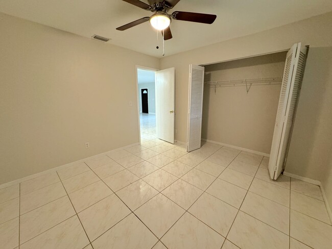 Building Photo - ** NORTH NAPLES ** 3 BED / 2 BATH ** NO HO...