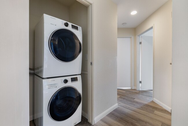 Building Photo - ~Pet Friendly - 2 bed /1 bath w/ 2 parking - Mililani Mauka~