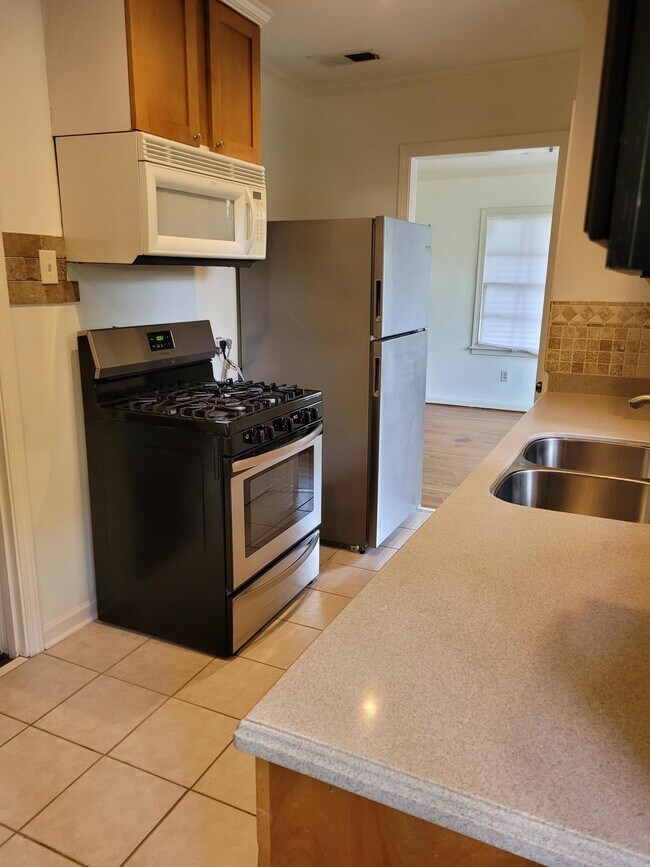 Building Photo - 4892 Carnes Ave