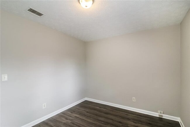 Building Photo - 307 Hamilton Glenn