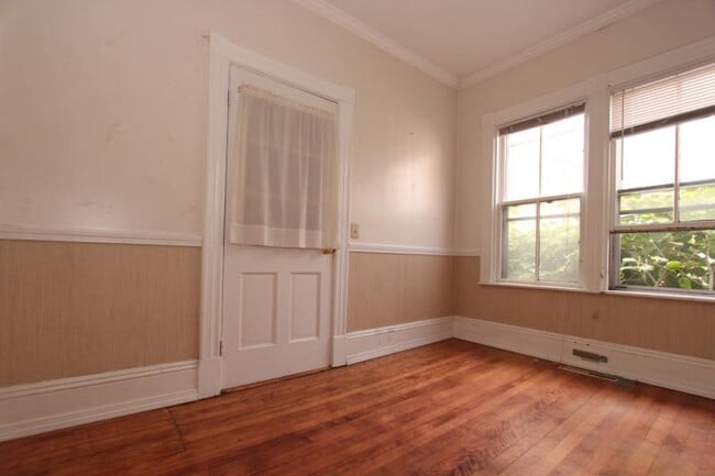 Building Photo - 8 S Union St