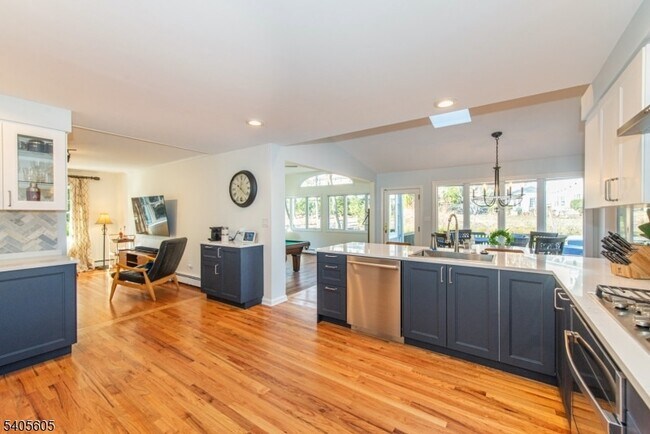 Building Photo - 237 Morris Ave