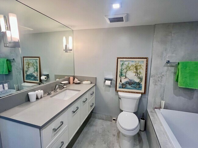 Building Photo - 5550 N Ocean Dr