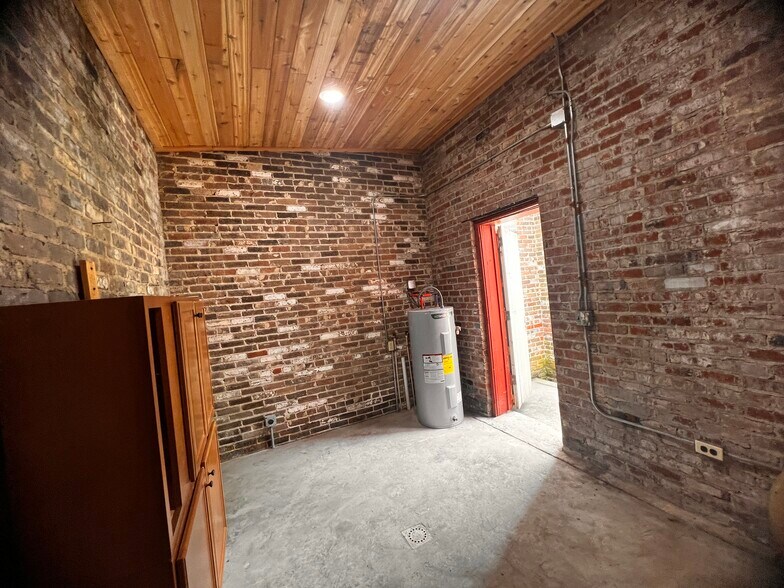 Laundry & Storage - 102 Vine St