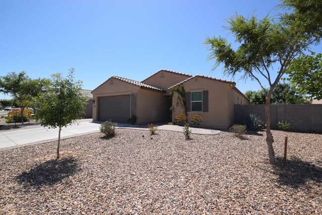 Building Photo - Impressive 4 bed 3 bath Circle Cross Home!