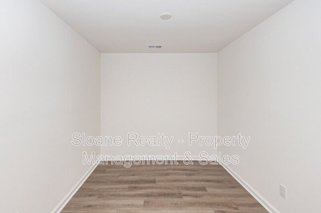 Building Photo - 4633 Forest Hills Dr