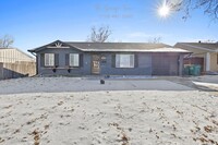 Building Photo - Beautifully UPDATED 4 Bed / 1 Bath Rancher...