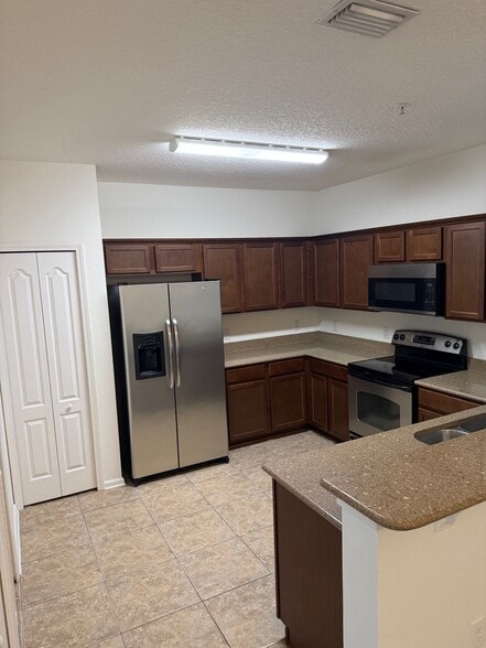 Building Photo - 4908 Key Lime Dr