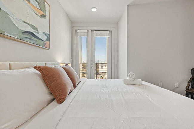 Building Photo - 5820 1/2 Cameron Rd