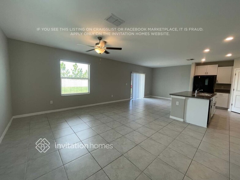 Building Photo - 15618 Greenleaf Bay St
