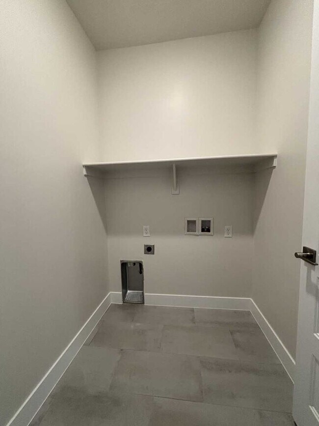 Building Photo - Crimson Park Townhome!