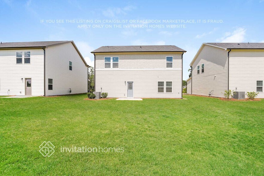 Building Photo - 2105 Boxwood Cir