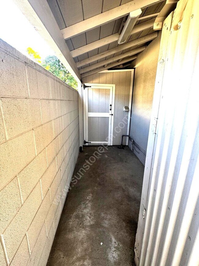 Building Photo - 1569 Carol Dr