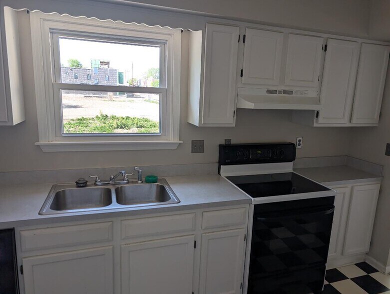 Building Photo - 3158 Oak St