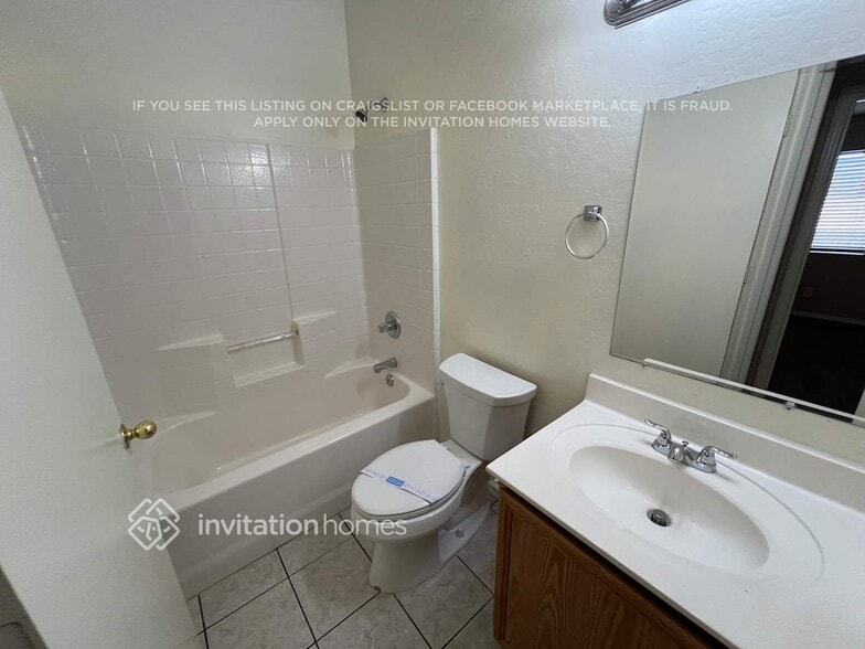 Building Photo - 5703 N 67th Dr