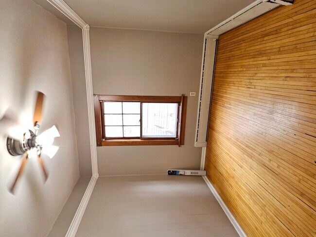 Building Photo - 211 Edwards Ave