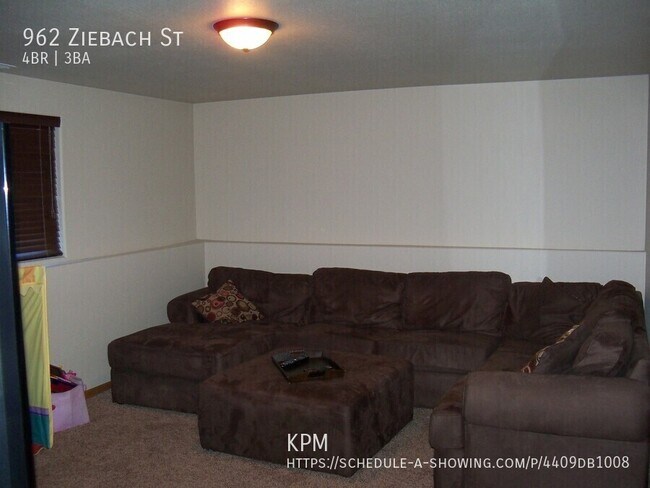 Building Photo - 962 Ziebach St