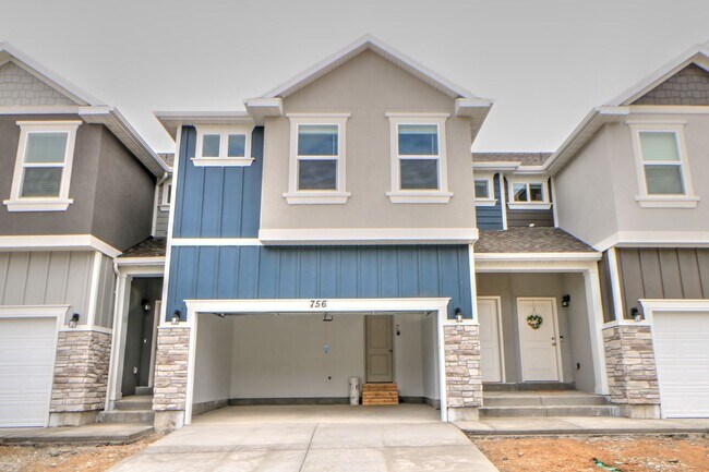 Building Photo - 3 bed 2.5 bath in  Townhome Spanish Fork
