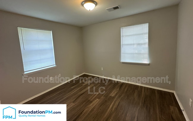 Building Photo - 1056 Hudson St