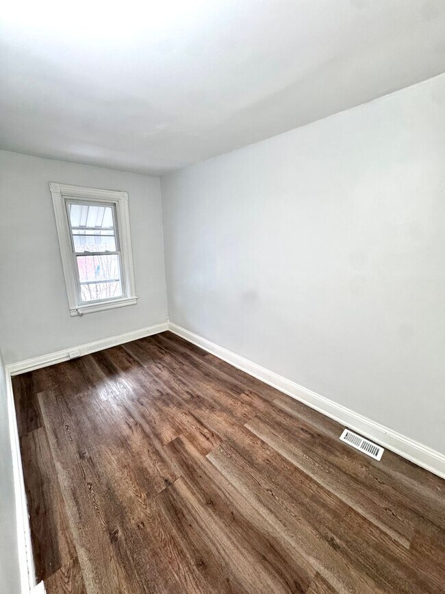 Building Photo - THREE Bedroom/ONE Bath Row Home