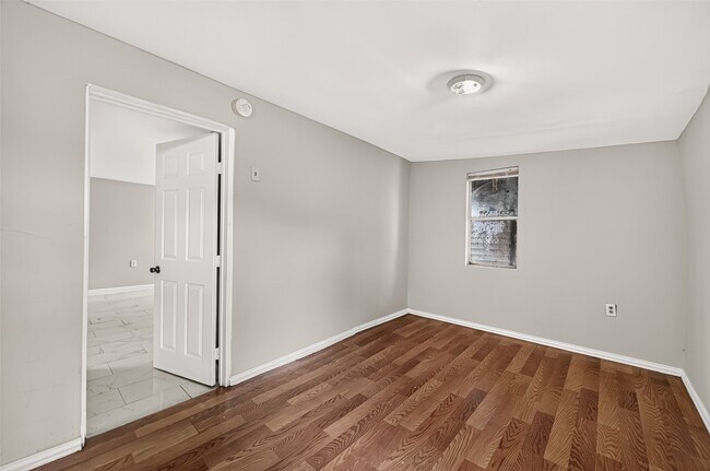 Building Photo - 1507 Laird St