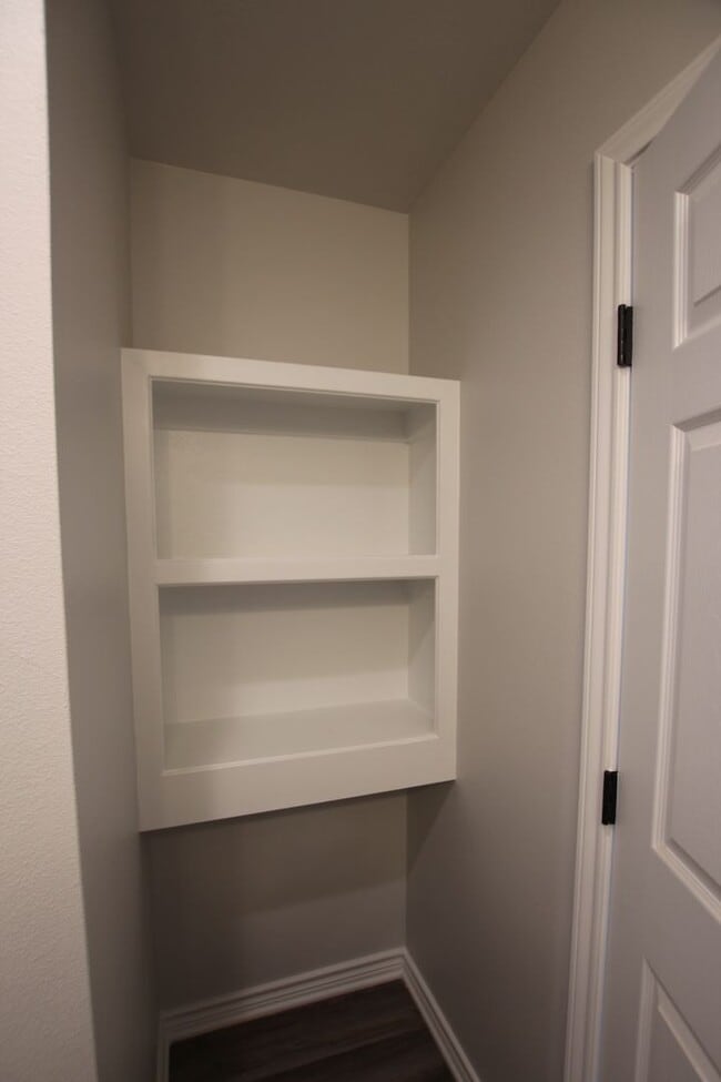 Building Photo - Coming Soon! Stunning 2 Bed 2.5 Bath 1 Car Garage Townhome in Tyler!