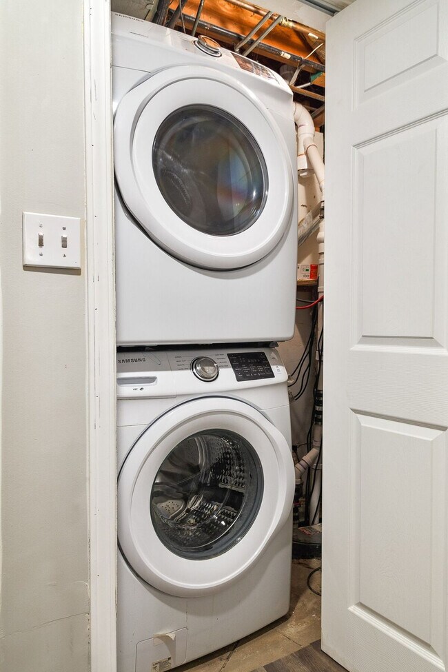 Building Photo - 3018 N Clybourn Ave