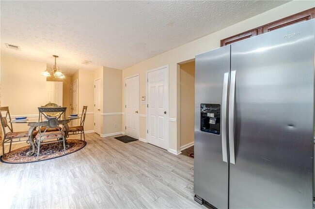 Building Photo - 4201 Crestside Ridge SW
