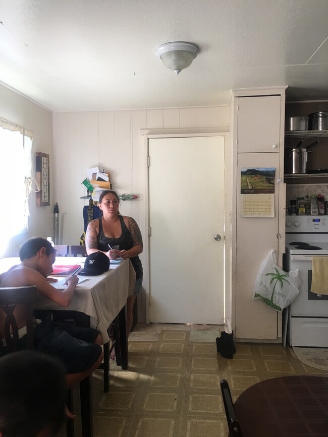 Building Photo - Single family 3 bedroom