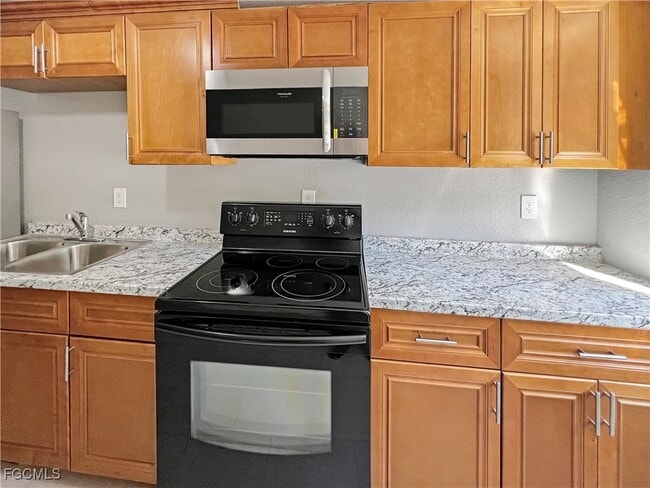 Building Photo - 15206 Stringfellow Rd