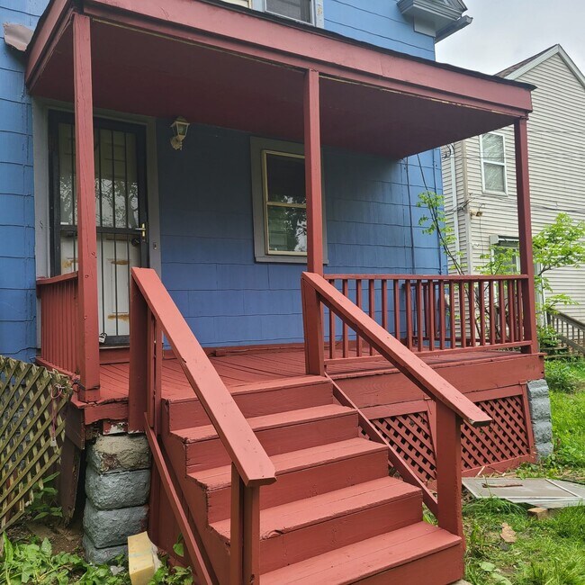 Building Photo - 9627 Fuller Ave