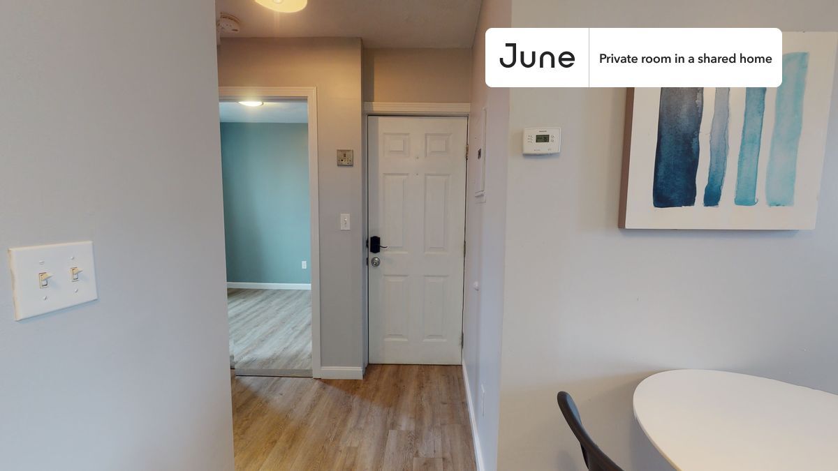 Building Photo - Room in Shared 3 bed/1 bath home