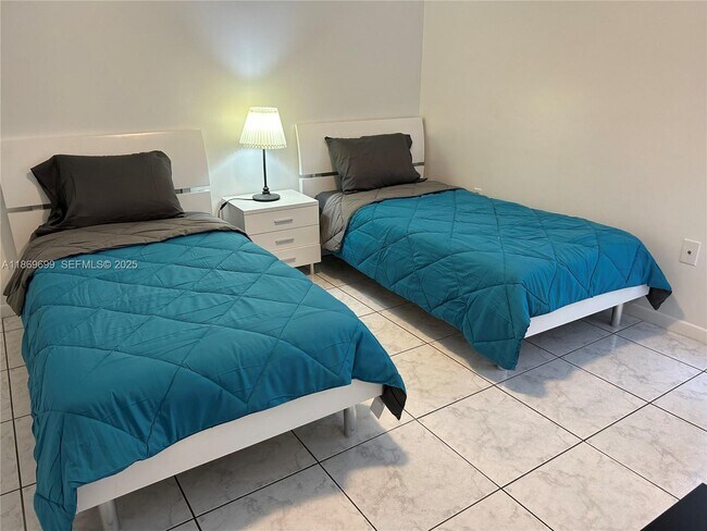 Building Photo - 17801 N Bay Rd