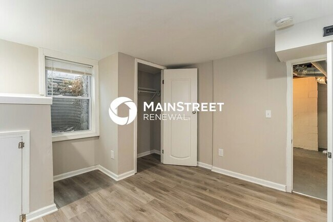 Building Photo - 5 Bedroom Pet-Friendly Home in Columbus, OH with Main Street Renewal