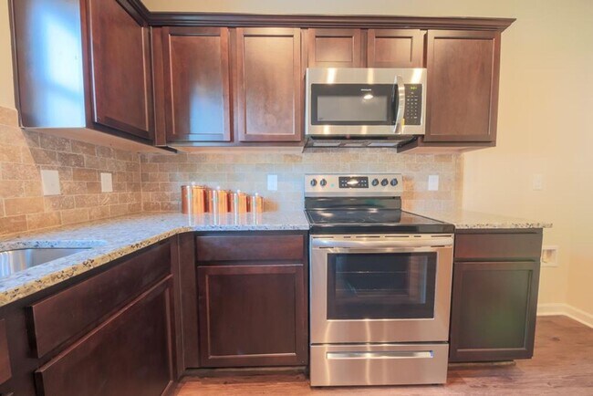 Building Photo - 5036 Vine Ln