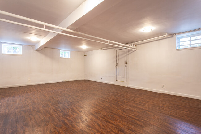 Building Photo - 88-14 65th Dr