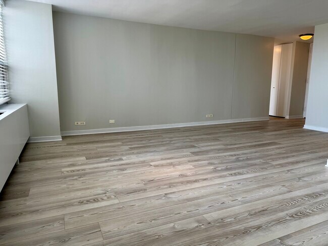 Building Photo - 655 W Irving Park Rd