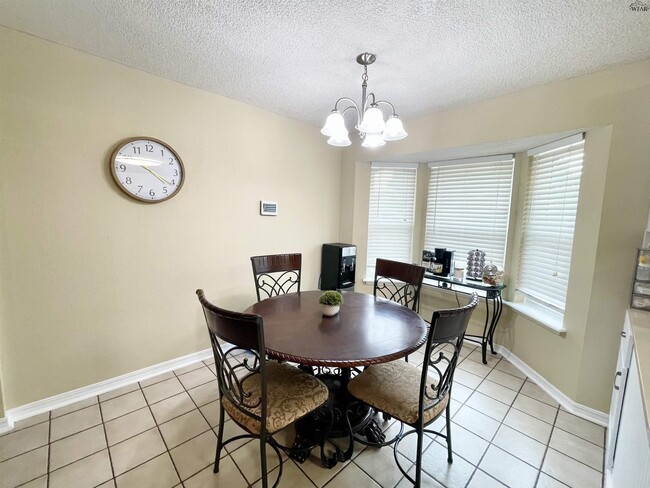 Building Photo - 2114 Selma Dr