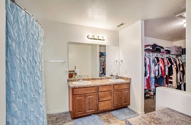 Building Photo - 1233 Firefly Dr