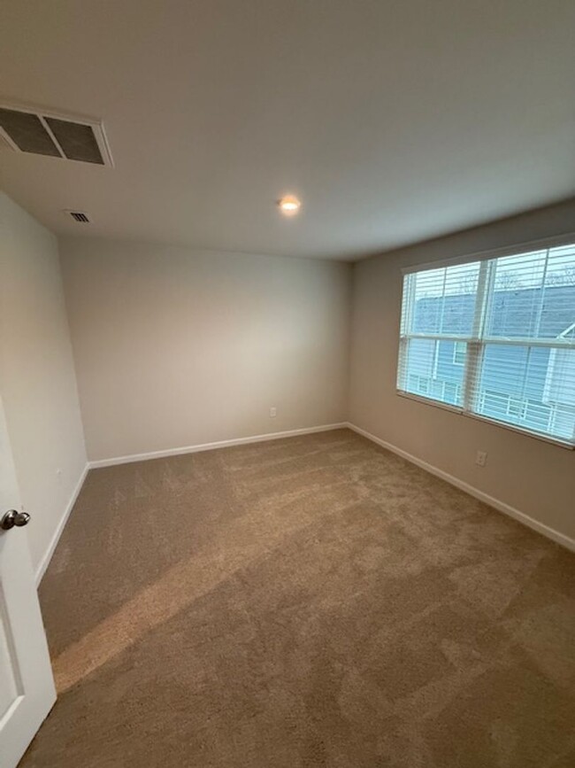 Building Photo - New Construction Townhome for Lease in Kan...