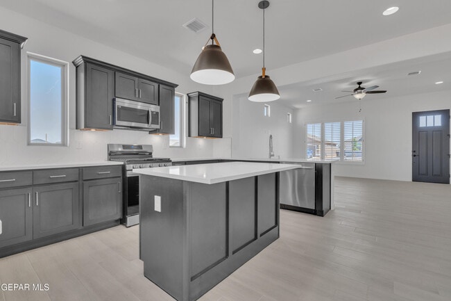 Building Photo - 14936 Hill Ridge Ct