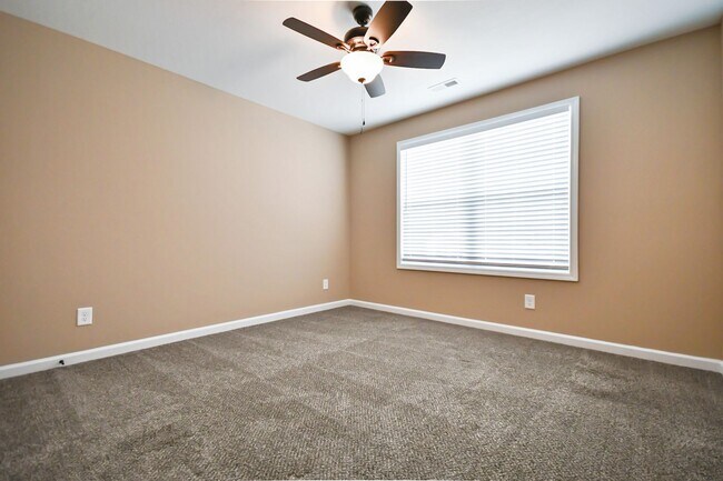 Building Photo - Pet Friendly Four Bedroom!